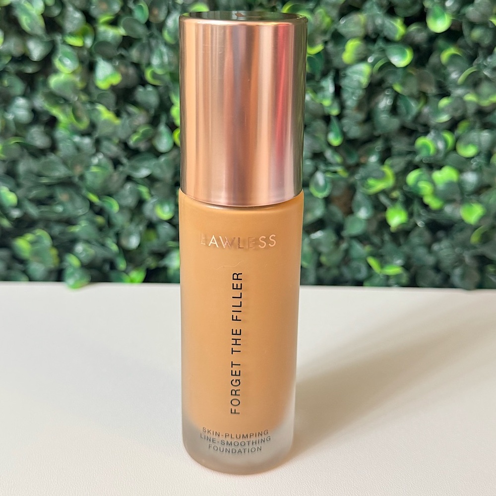 LAWLESS Forget The Filler Skin-Plumping Line-Smoothing Foundation (New) 13M